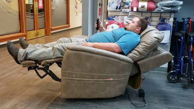 Pride Vivalift Elegance PLR975L Power Lift & Recline Chair. смотреть онлайн