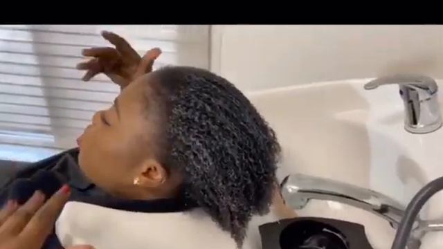 Tutoriel: Comment appliquez du CURLS & NATURALS pour prendre soin de ses cheveux. Suite смотреть онлайн