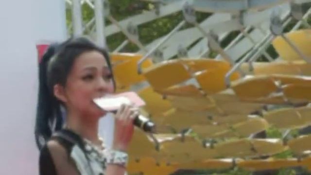 2014.03.23-張紹涵{Angela Zhang} 高雄夢時代簽唱會-我的眼淚 смотреть онлайн