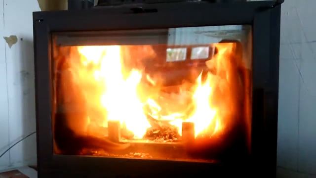 Як горить вогонь в каміні смотреть онлайн