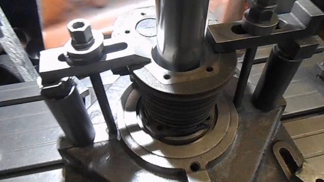 КМЗ К-750 Расточка цилиндров смотреть онлайн