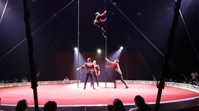 Circus, Acrobats On Masts (Цирк, Акробаты на мачтах)