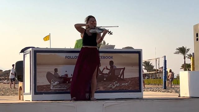 Sophie Moser plays a beautiful sundowner // #soundlabor смотреть онлайн