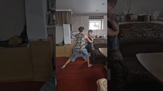 кошмарит детей