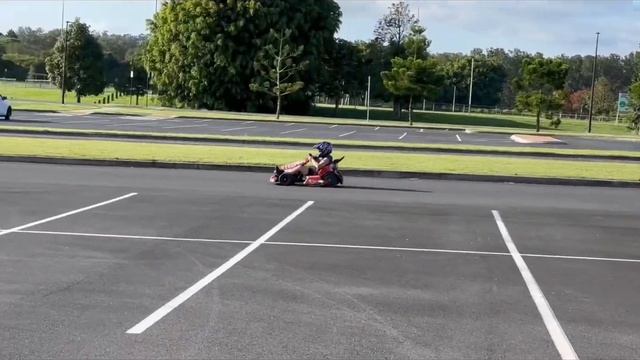 Segway Ninebot GoKart PRO (test driving Ferrari Edition) смотреть онлайн