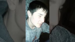 Вор замочек открывает