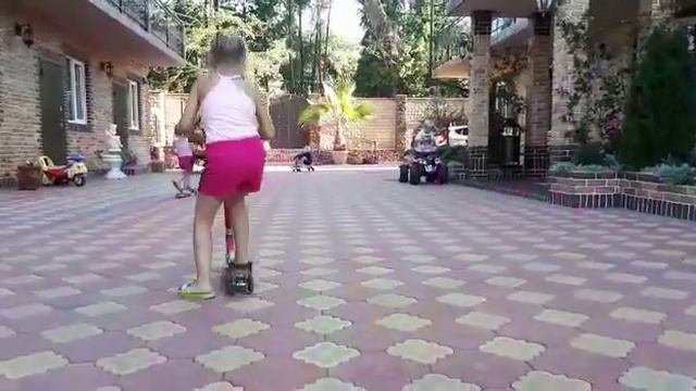 Черное море. Вардане. Играют во дворе.👍👍👍😊 смотреть онлайн