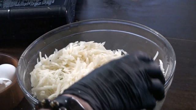 Just grate zucchinis and potatoes and add a little chicken. Your dinner is ready смотреть онлайн