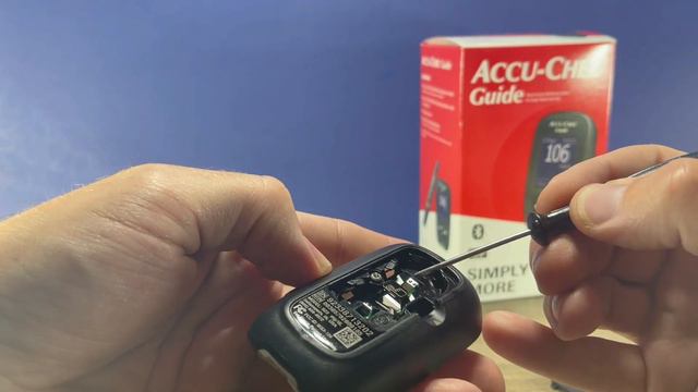 Accu Chek Guide Battery Replacement Change Battery смотреть онлайн