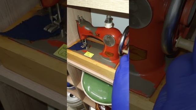 ШВЕЙНАЯ МАШИНКА ВРЕМЕН СССР ОБЗОР ТОВАРА И ЦЕНА БАРАХОЛКА ОСТРОВ СОКРОВИЩ ул ЛЕНИНА 130 С 10 ДО 14 смотреть онлайн