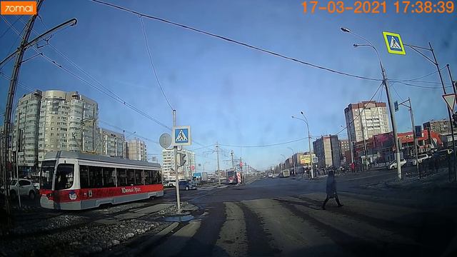На красный с крайней правой полосы поворот налево. смотреть онлайн