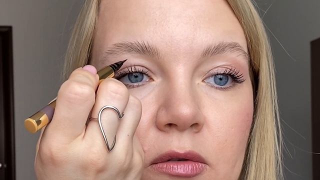 Лайнер для бровей. Идеально рисует волоски