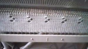 Видео - урок. Как на вязальной машине Juki  KE-2500 вязать узор при помощи ажурной каретки.