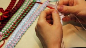 Фенечка из атласных лент. Быстро и просто.