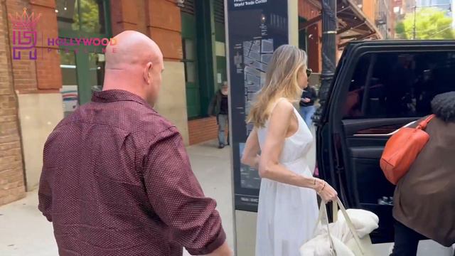 Angelina Jolie and Zahara Leaving Greenwich Hotel in NYC | Hollywood Pipeline смотреть онлайн