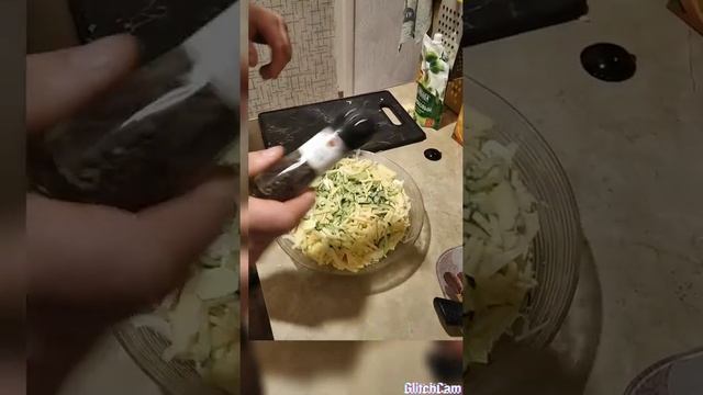 салат с курицей и корейской морковкой смотреть онлайн