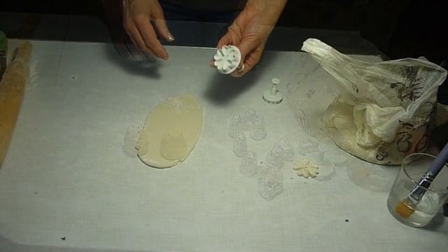 Корзинка из соленого теста с клубникой. Занимательное рукоделие .Мастер класс. смотреть онлайн