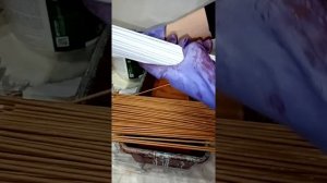 Как красить бумажные трубочки.Окрашивание бумажной лозы... Крашу бумажную лозу морилкой.