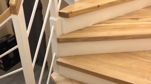 Обшивка металлического каркаса лестницы и изготовление перил смотреть онлайн