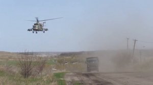 Население украины встречает наших солдат с российскими флагами ! Работайте братья !