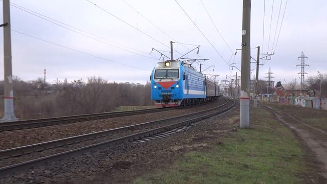 ЭП1М-610 с поездом №263 Екатеринбург — Адлер. смотреть онлайн