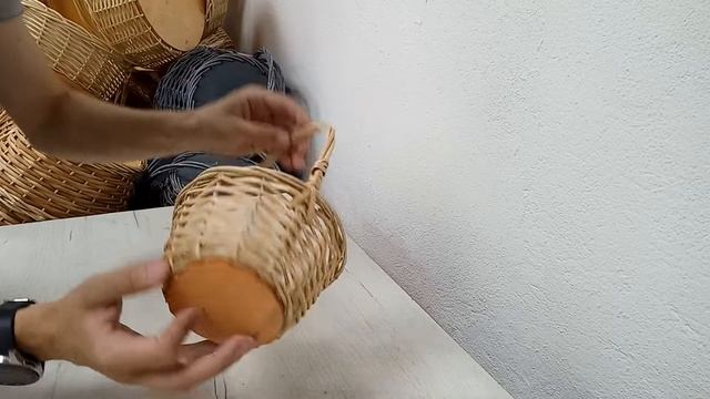 Маленькая плетеная корзинка из лозы оптом от производителя. смотреть онлайн