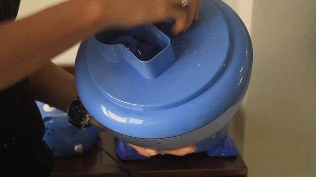 Easing Congestion in Infants - Humidifier by Crane USA смотреть онлайн