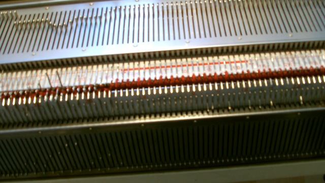 Резинка на двухфонтурной машине для начинающих смотреть онлайн