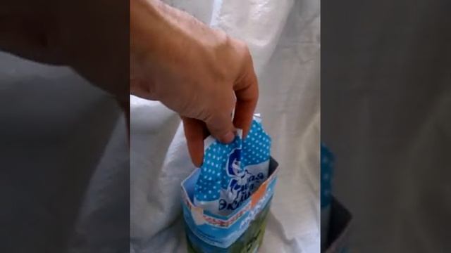 Как хранить открытое молоко из пакетов (лягушки) в холодильнике. Луйфхак. смотреть онлайн
