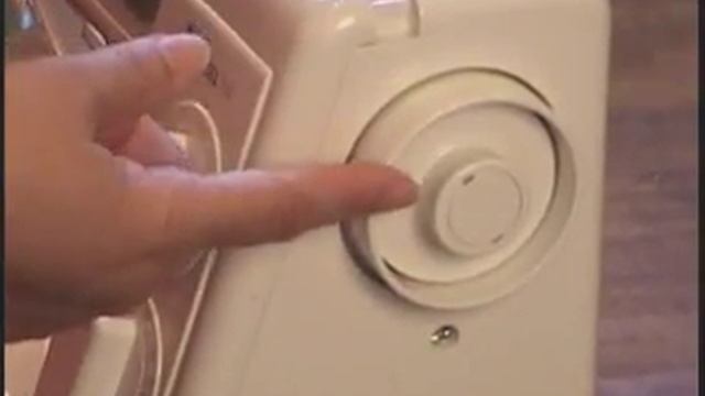 How To Wind a Sewing Machine Bobbin Right Every Time. смотреть онлайн