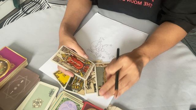 เช็คตัวเองง่ายๆว่าเป็นหมอดูได้มั้ย?!? (Pick a desks ท้ายคลิป) смотреть онлайн