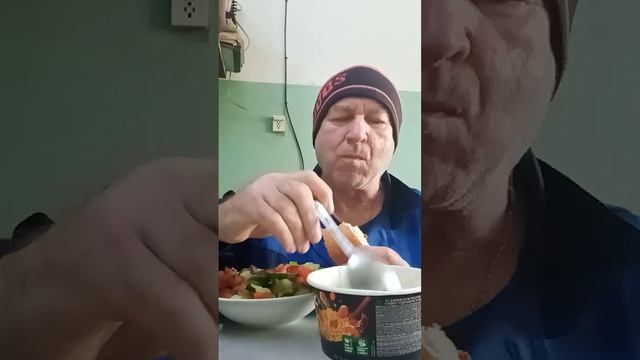 Мукбанг на вечер биг бон вок и салат смотреть онлайн