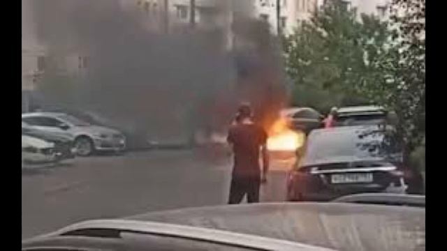 В Москве сожгли автомобиль высокопоставленного чиновника Минобороны смотреть онлайн
