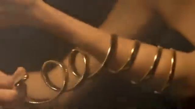 Золотой браслет с бриллиантами от Булгари смотреть онлайн