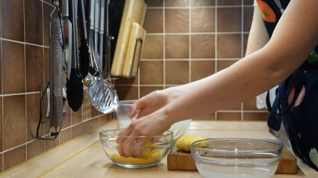 Сырники с сушеной вишней из домашнего творога/Вкусный завтрак/Cottage cheese pancakes/Syrniki смотреть онлайн