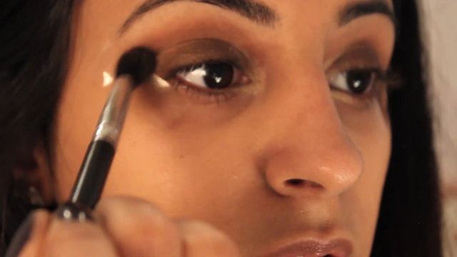 Mila Kunis Makeup Tutorial! смотреть онлайн