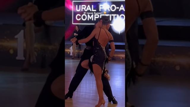 Зацепились ?? И такое случается на паркете? #balroomdancing #dance #dancevideo #бальныетанцы смотреть онлайн