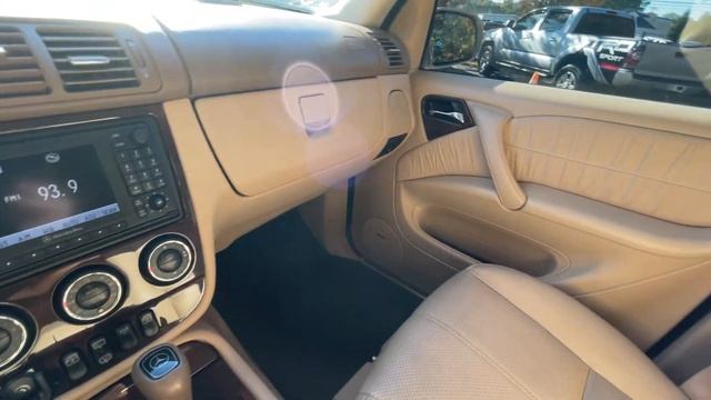 2004 Mercedes ML350 rev and view of interior. смотреть онлайн