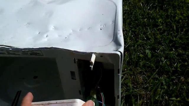Smashing an Old LG Microwave смотреть онлайн