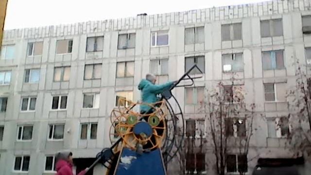 трюки на качелях КОТИКИ