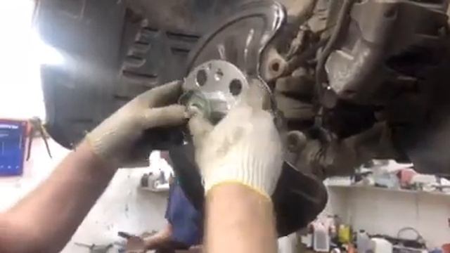 w211. Замена ступицы ( ошибки : ABS,ESP) смотреть онлайн