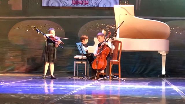 Haydn Trio In G (3-rd Movement)
