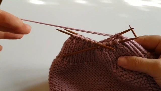 Шапка платочной вязкой спицами (love ) смотреть онлайн