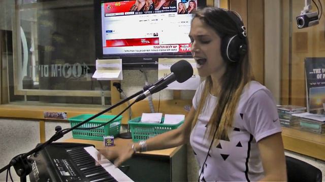 Marina Maximilian - I Trust This Man - Live 100FM - Moshiko Stern смотреть онлайн