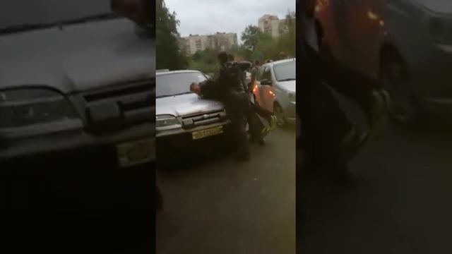 и это называется законное задержание. Человеку статью предъявили 318 укрф. смотреть онлайн