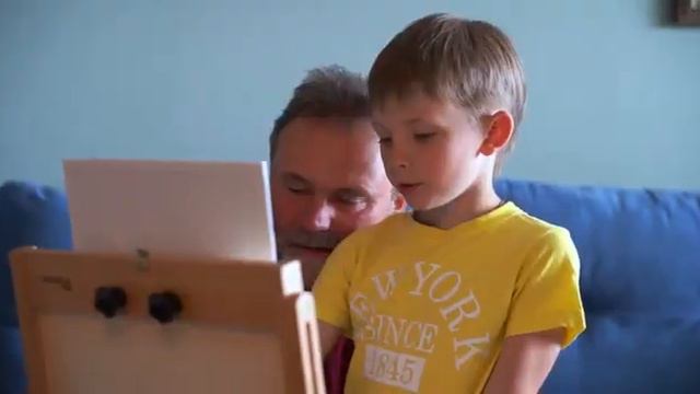 С Днем рождения (открытка с внуками) смотреть онлайн