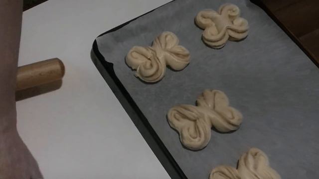 Плюшки бабочки,с корицей (дрожжевые булочки) смотреть онлайн