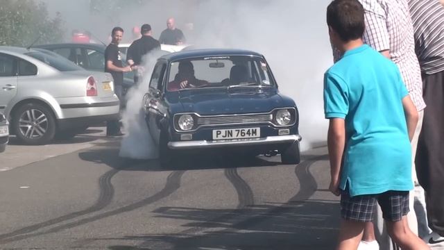 Cosworth Turbo Ford Escort Mk1 Estate Burnout смотреть онлайн