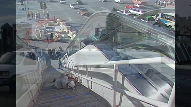 New Pedestrian Bridge Opens Over Las Vegas Strip смотреть онлайн