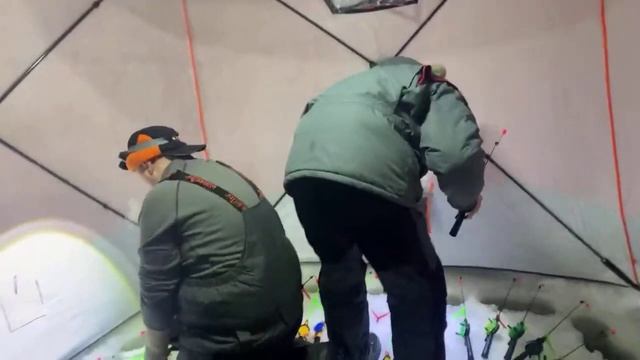 Как кошмарят осетров в Юсупово зимой со льда.Полный улет. смотреть онлайн